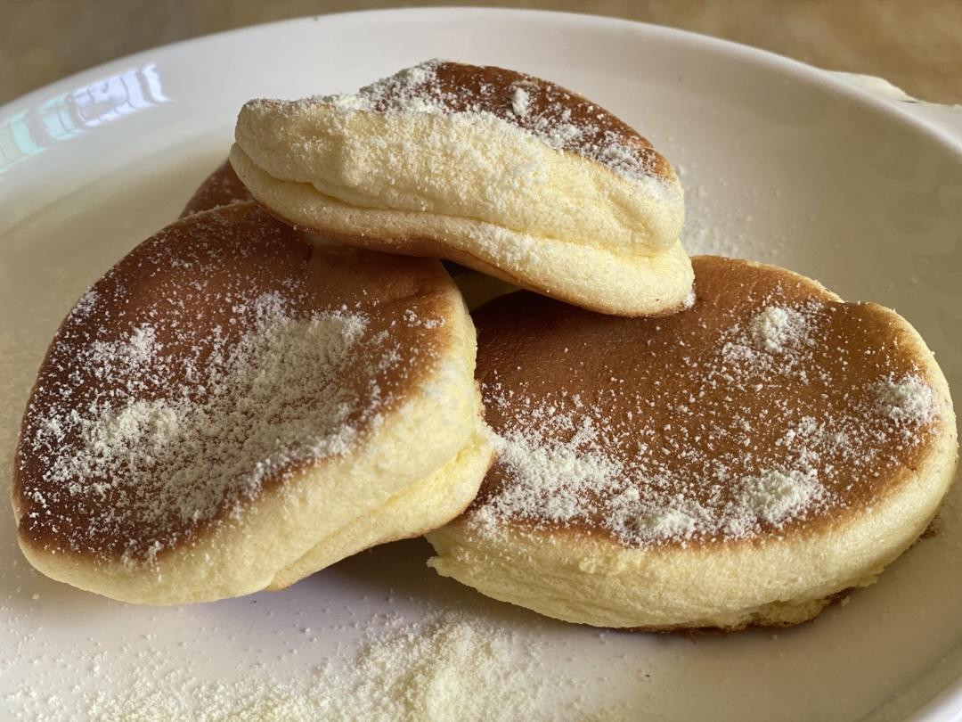 不用烤箱 15分钟无油低糖的舒芙蕾蛋糕松饼 🥞 蓬松绵软