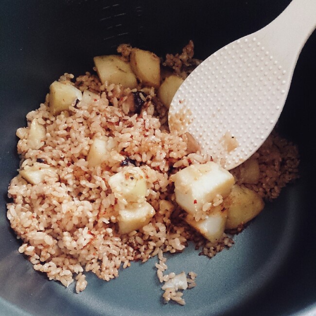 电饭锅版香菇土豆饭