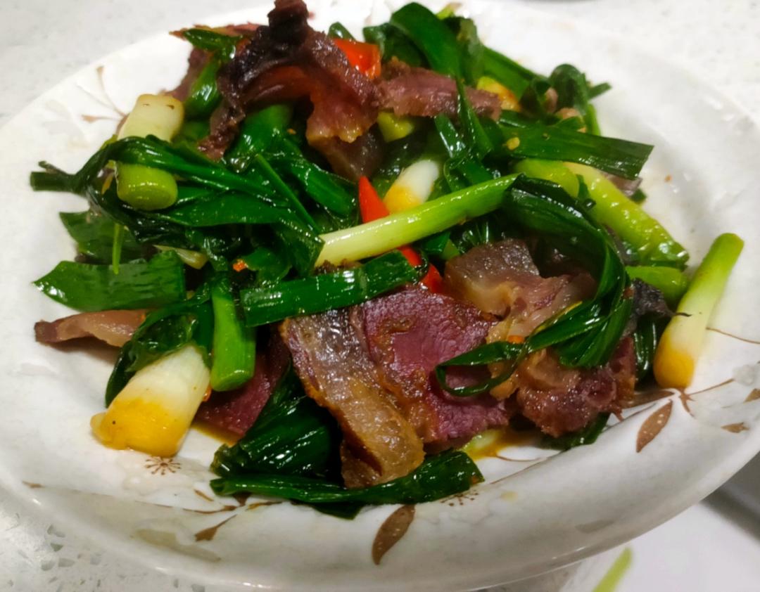 大蒜炒腊肉