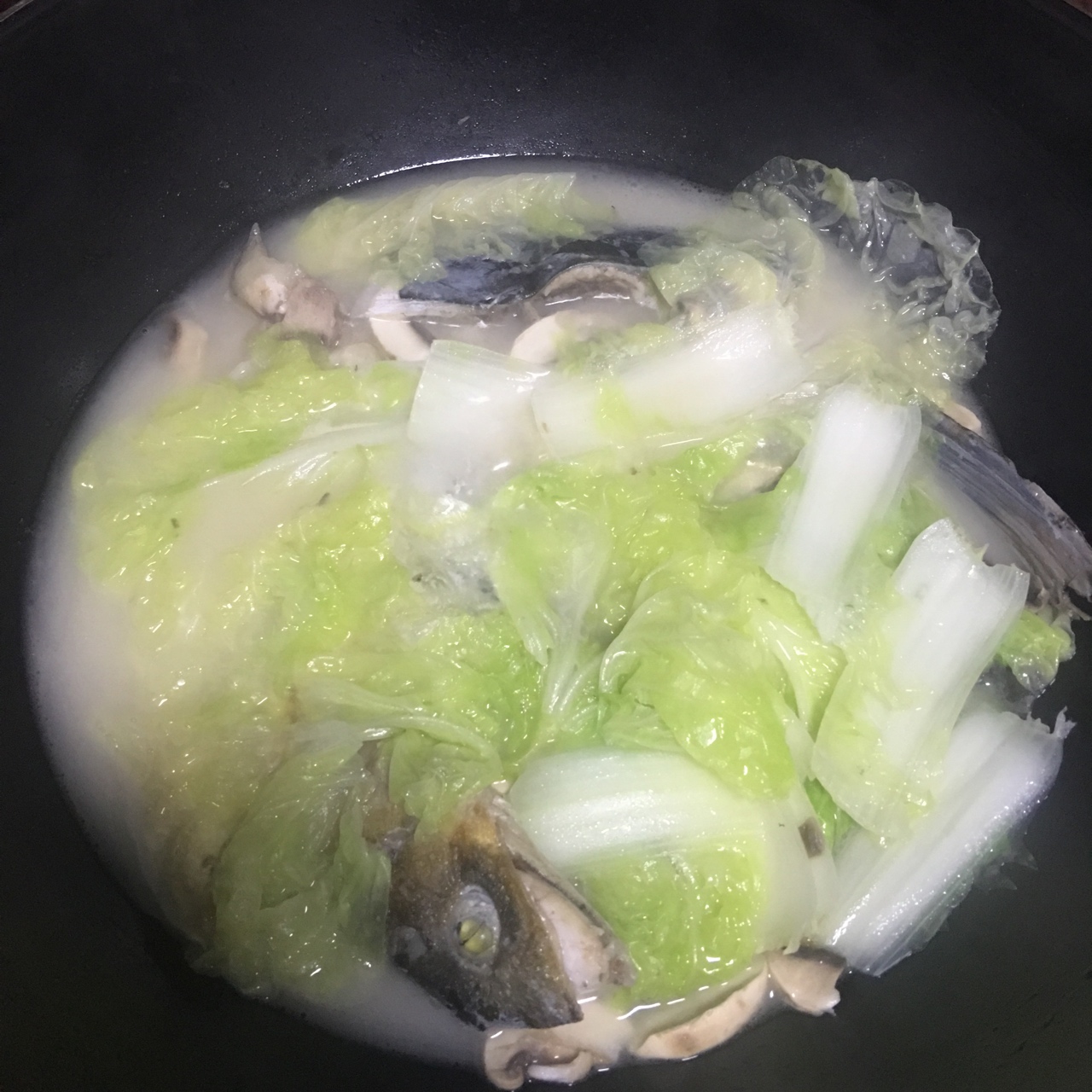 鱼头白菜豆腐汤