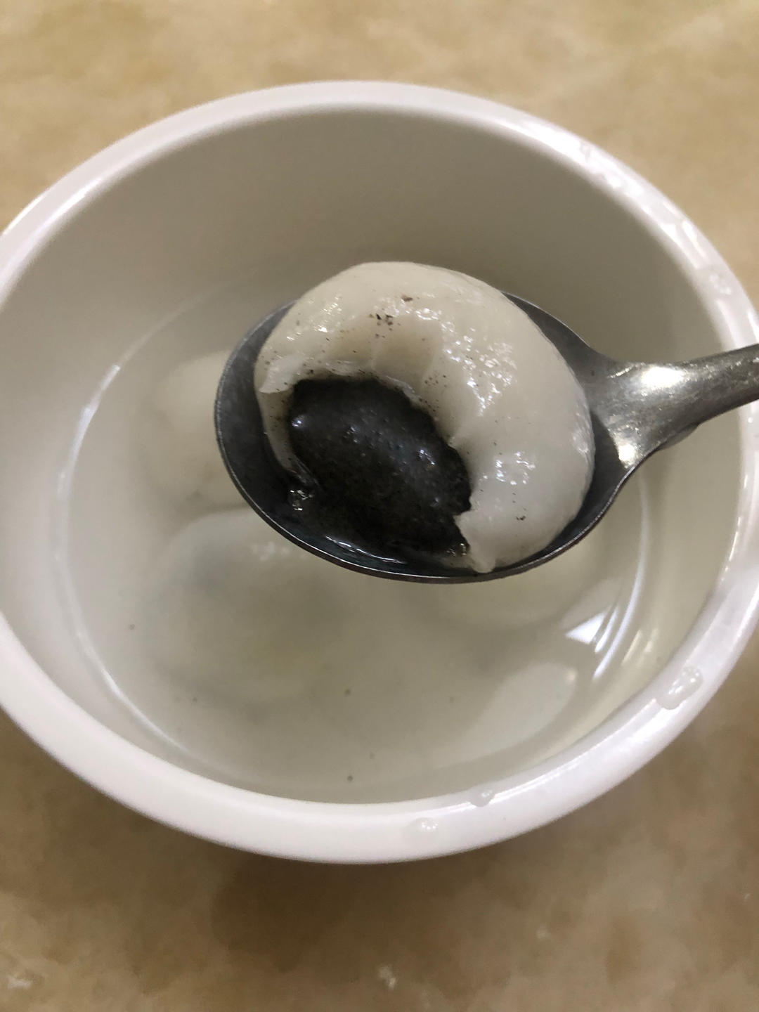 花生黑芝麻汤圆