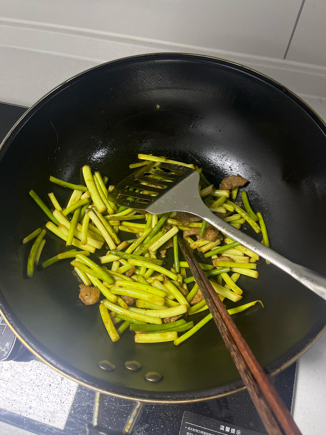 简单易做的下饭菜－蒜苔炒肉