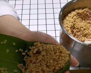 浙江四角粽子的包法（视频）的做法 步骤7