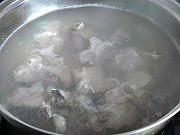 春笋排骨咸肉汤的做法 步骤2