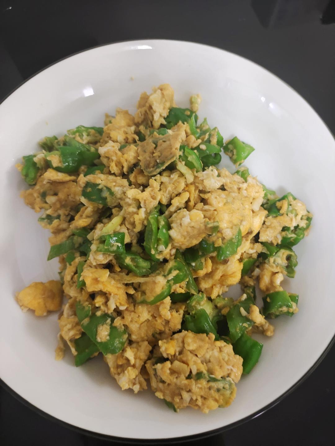 不一样的辣椒炒鸡蛋～下饭神器!