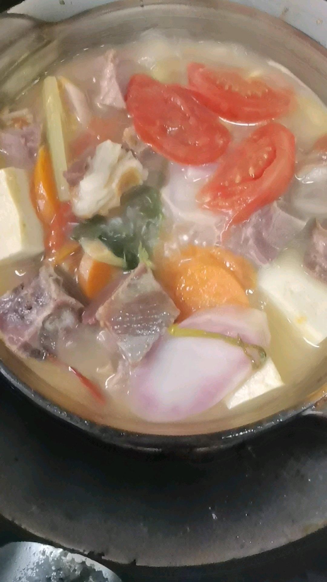 超美味的云南丽江腊排骨火锅