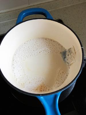 只需三步的焦糖奶茶的做法 步骤5