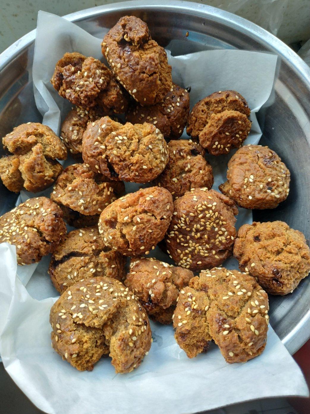 美味的传统小吃之_笑口枣（开口笑）