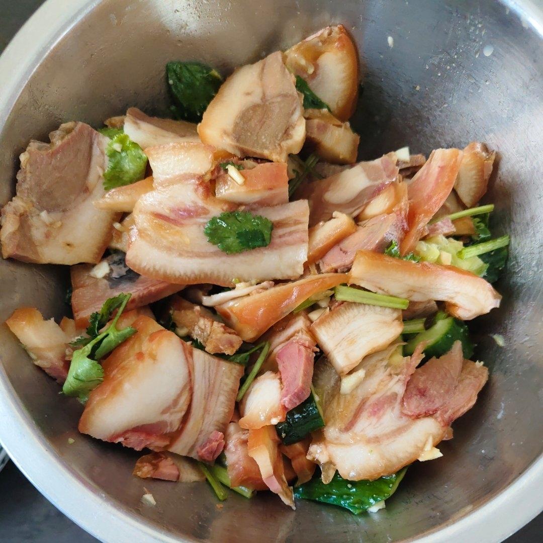 豪爽霸道的拍黄瓜拌猪头肉