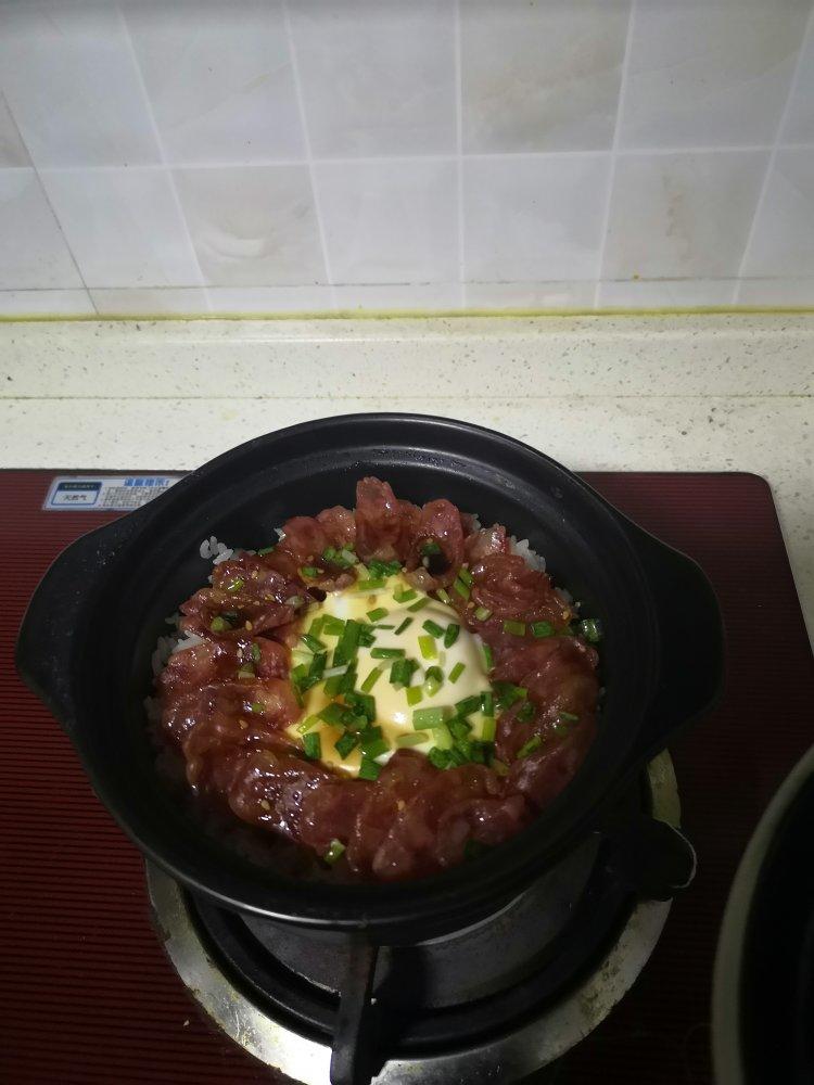 《广式腊肠砂锅煲仔饭》