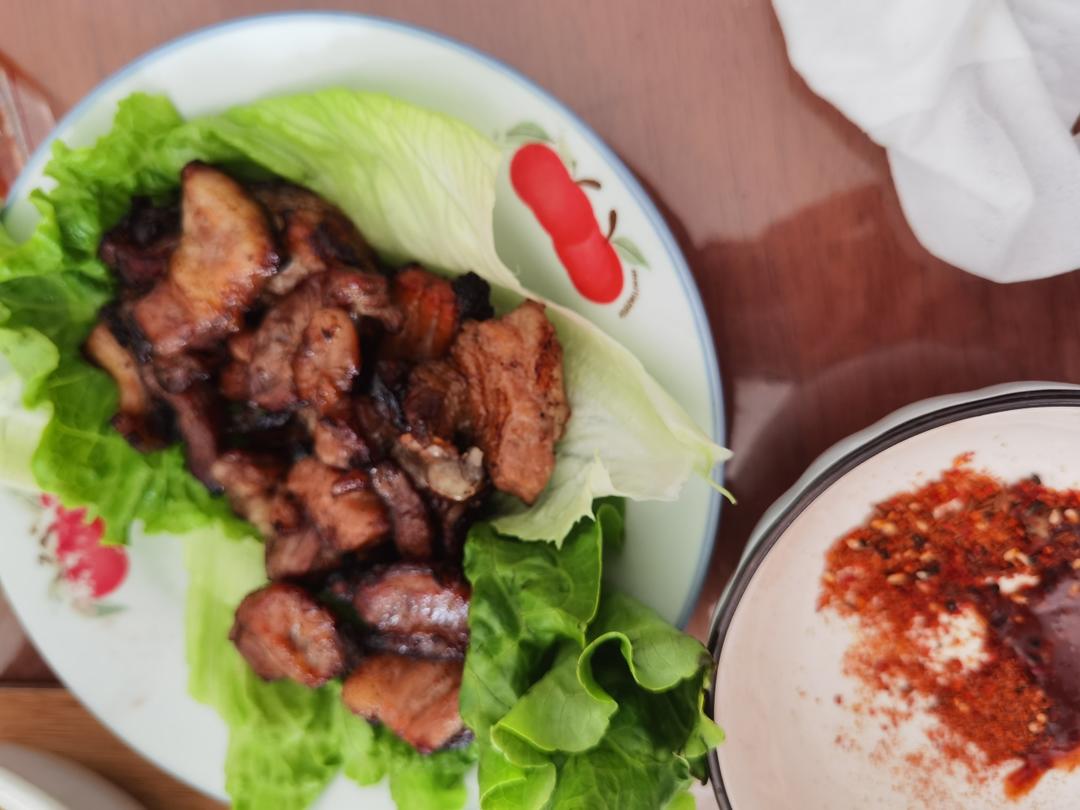 烤五花肉🥩这个夏天除了西瓜🍉当然还有烧烤🥓拥有烤箱的快乐🍺