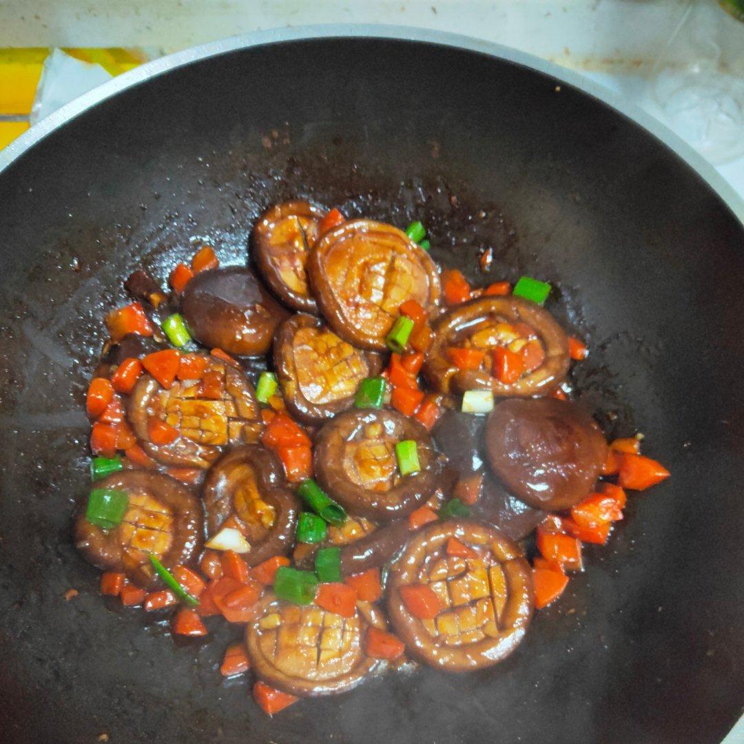 鲜嫩多汁，比鲍鱼还好吃红烧香菇