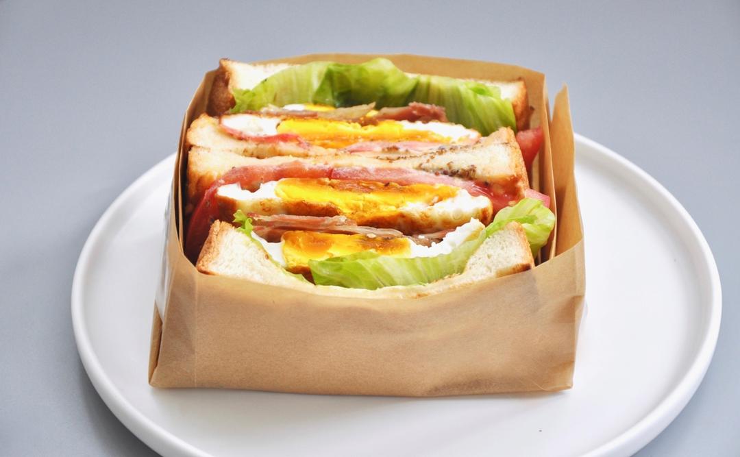 freesiaa做的煎蛋培根三明治