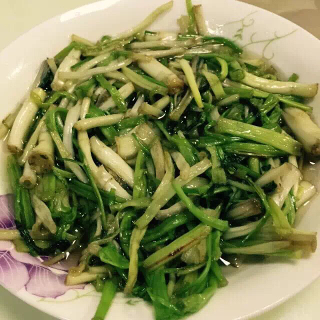 小米尤做的清炒水芹