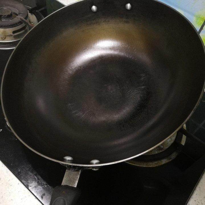 厨师长教你：“生锈的铁锅如何翻新”，这个技巧很实用，先收藏了
