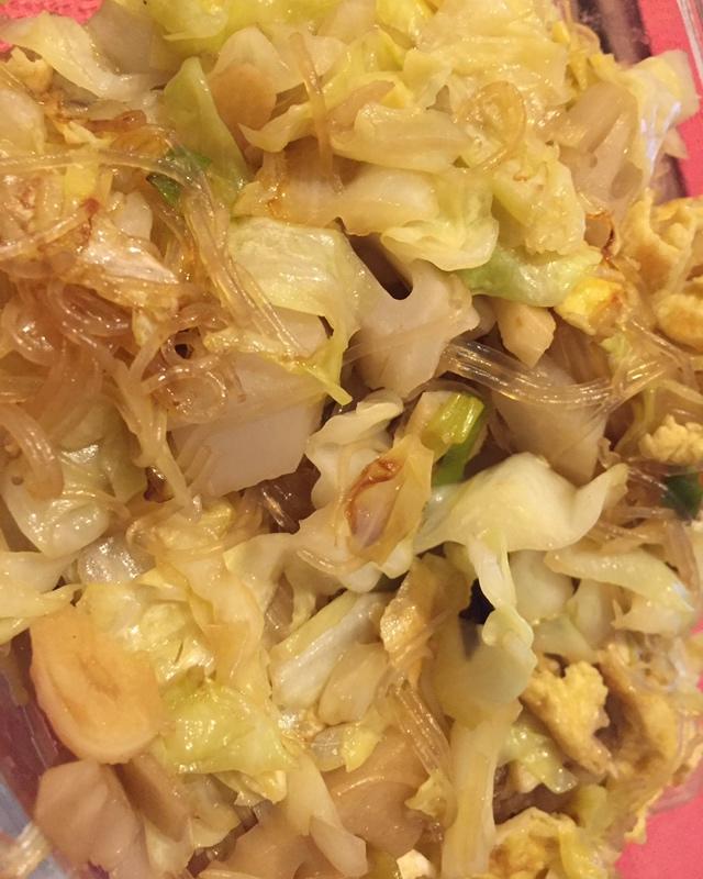 包菜粉丝炒鸡蛋