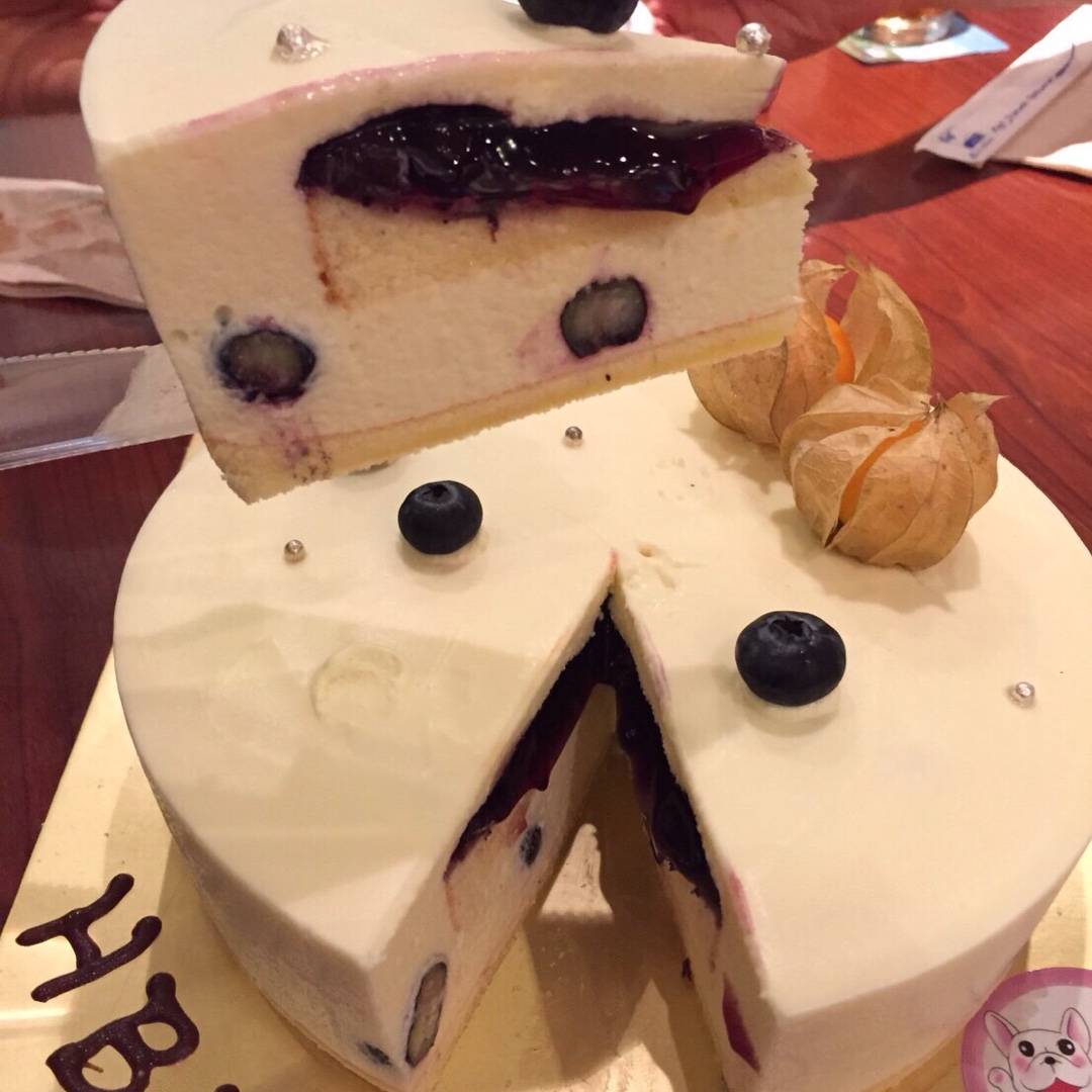 草莓流心生乳酪慕斯蛋糕