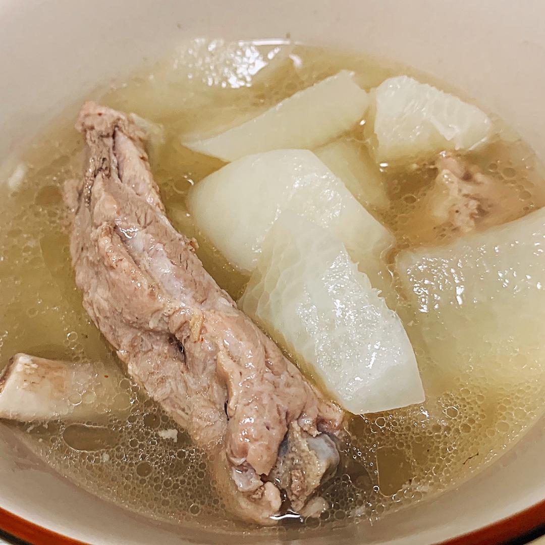 清淡解腻的「萝卜排骨汤」