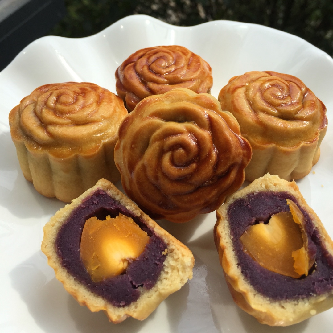 loveyou75ou做的香芋蛋黄月饼广式月饼