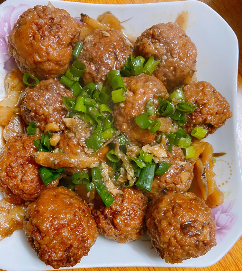 四喜丸子（红烧狮子头）