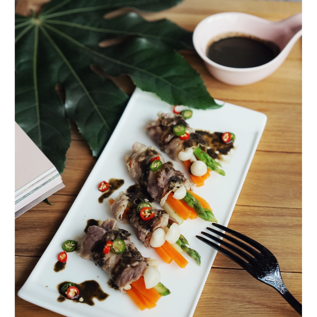 麻酱肥牛蔬菜卷