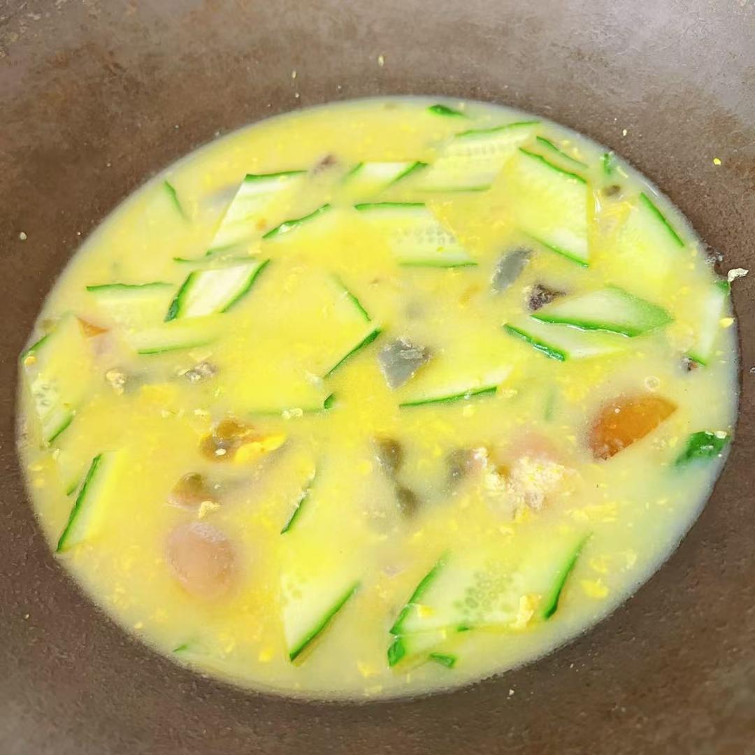 鲜掉眉毛的<皮蛋黄瓜汤>