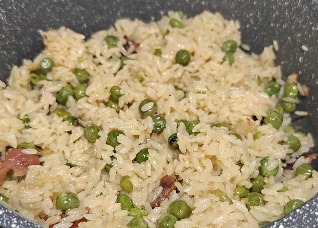 香甜脆嫩豌豆饭！（新吃法！不是大米豌豆腊肠一起下锅煮那种）