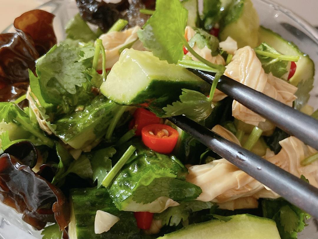 【最适合夏天的凉拌菜(黄瓜腐竹木耳)的做法步骤图】