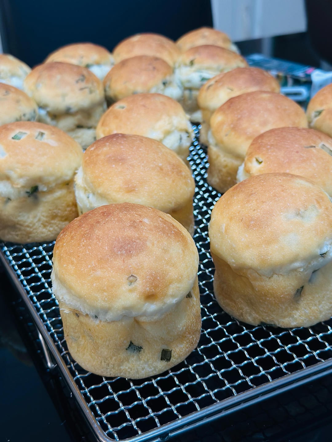 咸香松软，低油糖的香葱/迷迭香土豆餐包