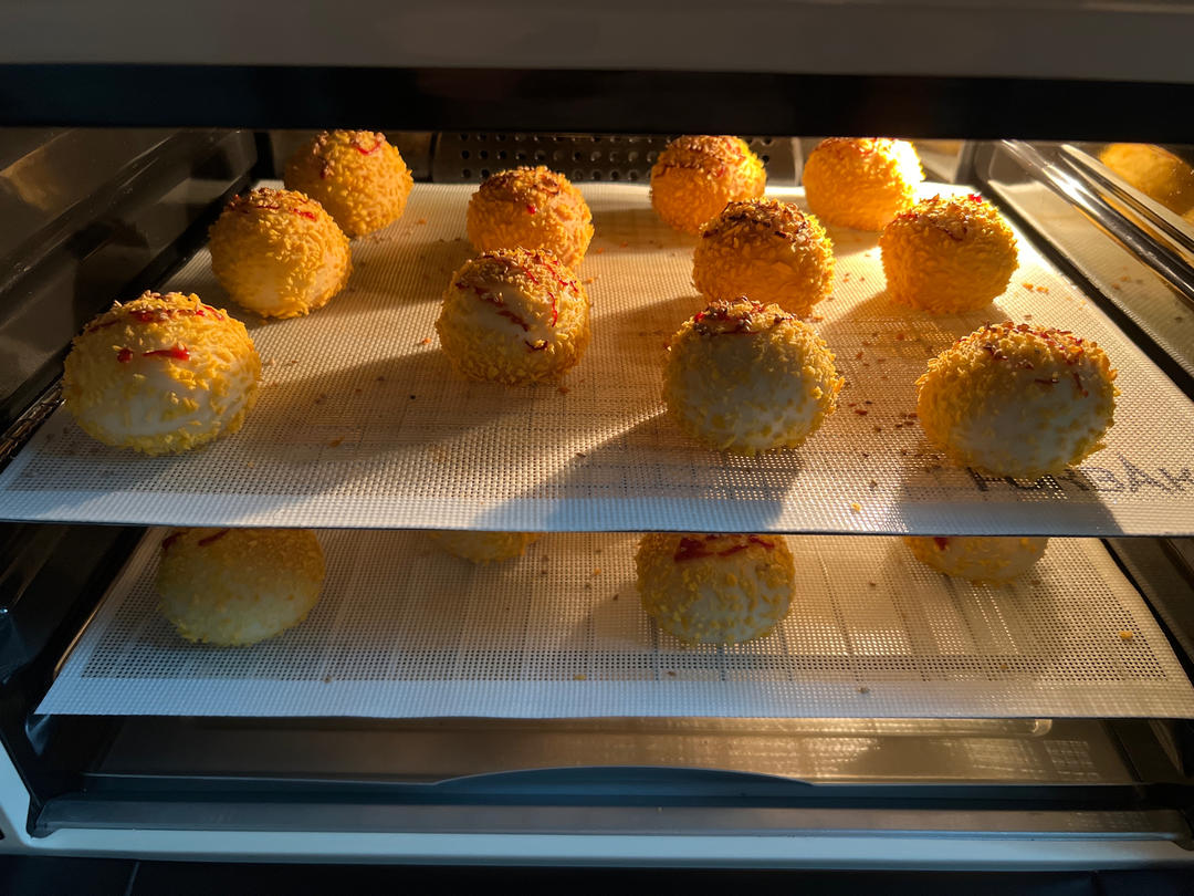 一口一个❗️巨好吃‼️「拉丝」黄金芝士肉松面包