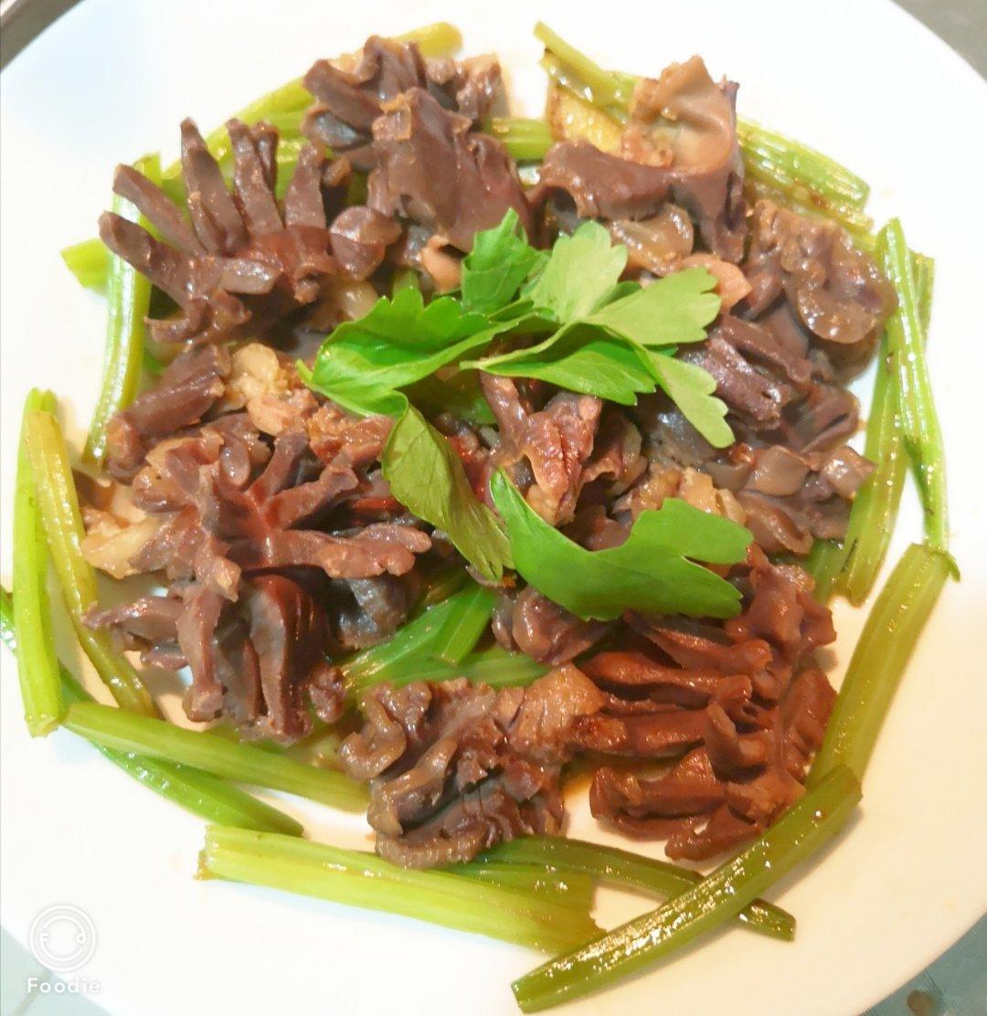 芹菜炒鸭胗