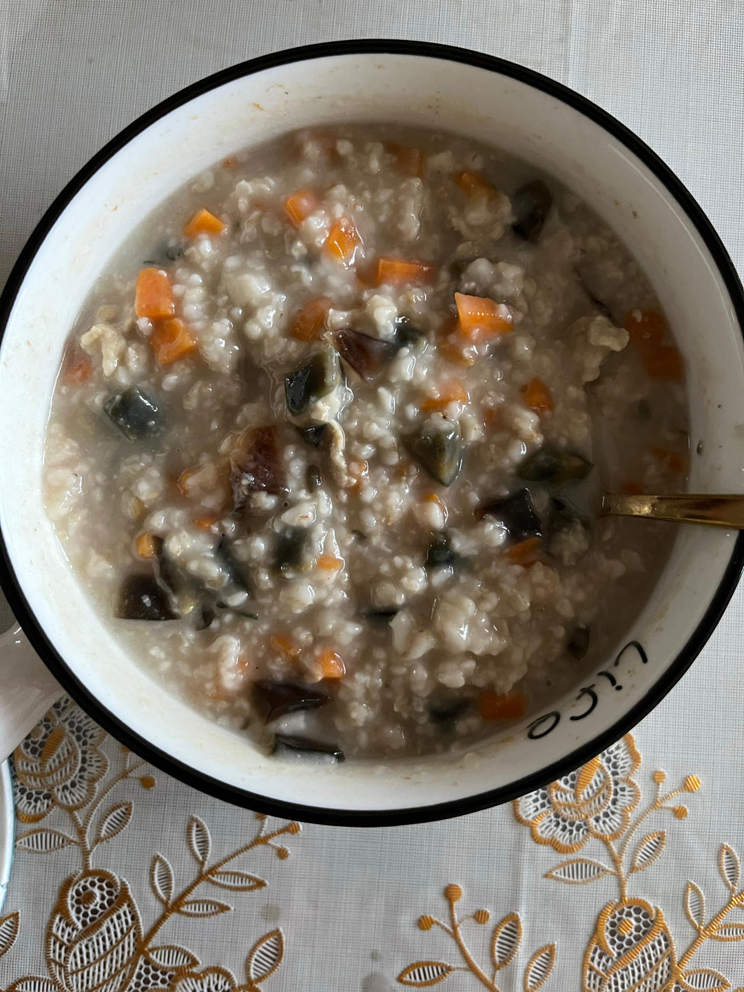燕麦片版皮蛋粥