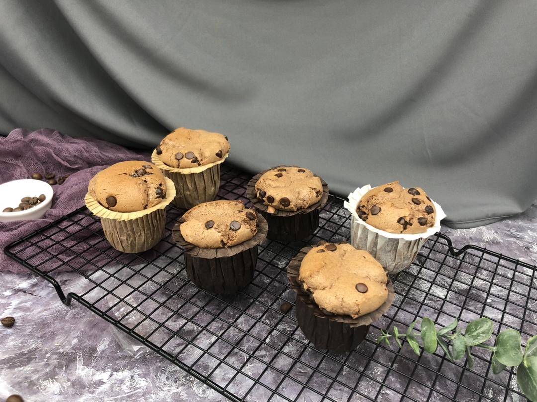 可可巧克力豆纸杯蛋糕的做法