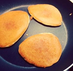 黄桃蓝莓酱pancake的做法 步骤4