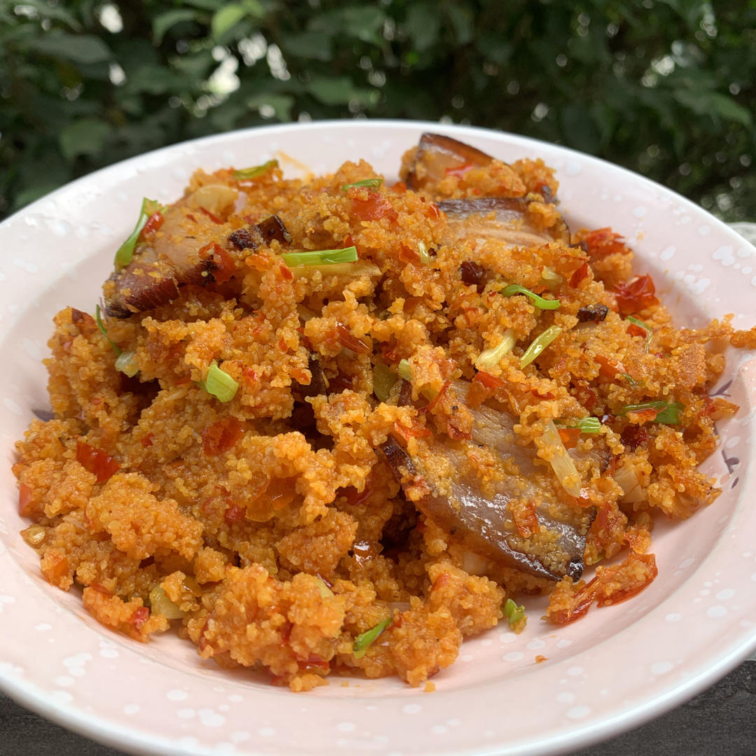 土家腊肉炒榨广椒