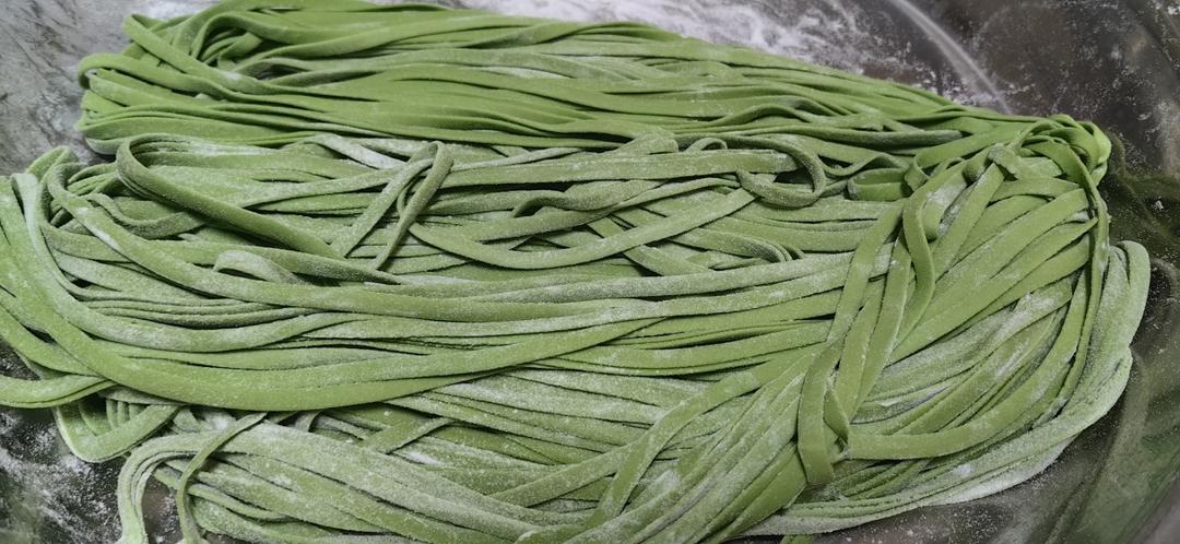菠菜手擀面