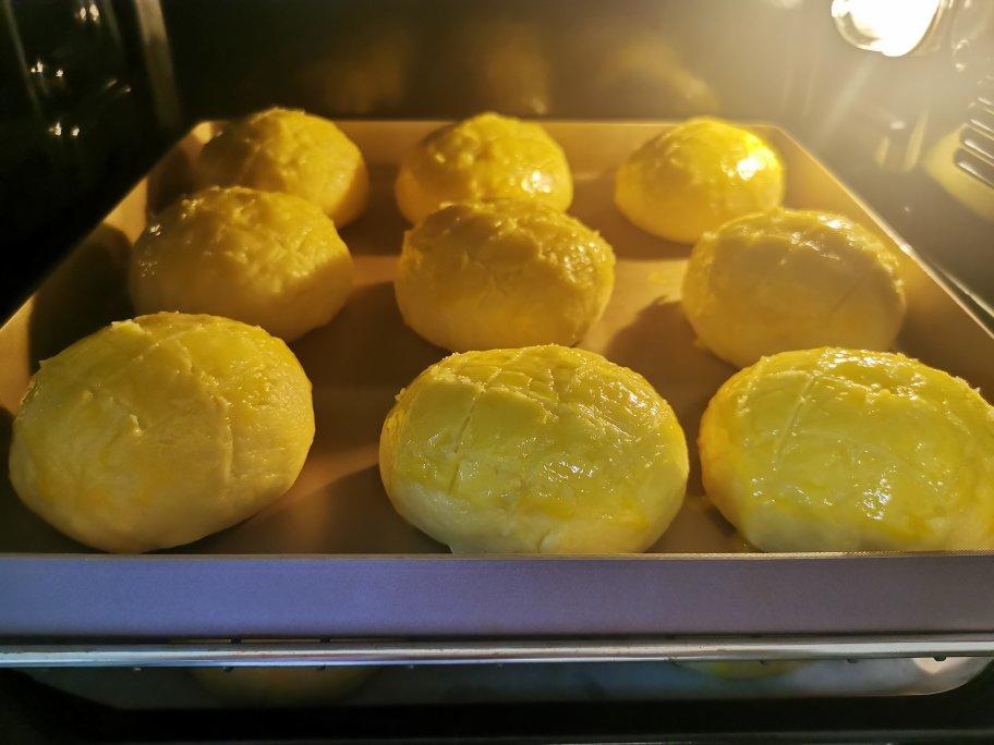 好吃到炸裂的港式菠萝包（附带制作酥皮的小视频）