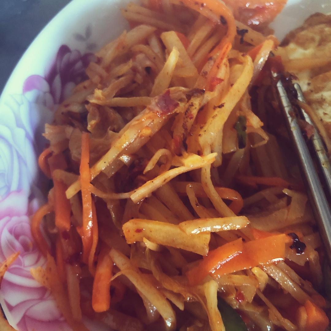 泡菜炒土豆丝