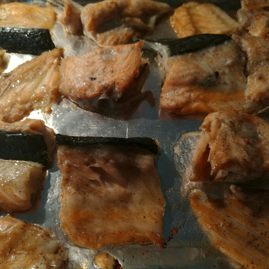 烤三文鱼骨