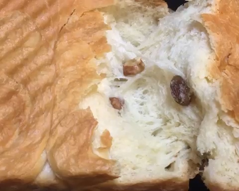 核桃仁，葡萄干吐司面包的做法