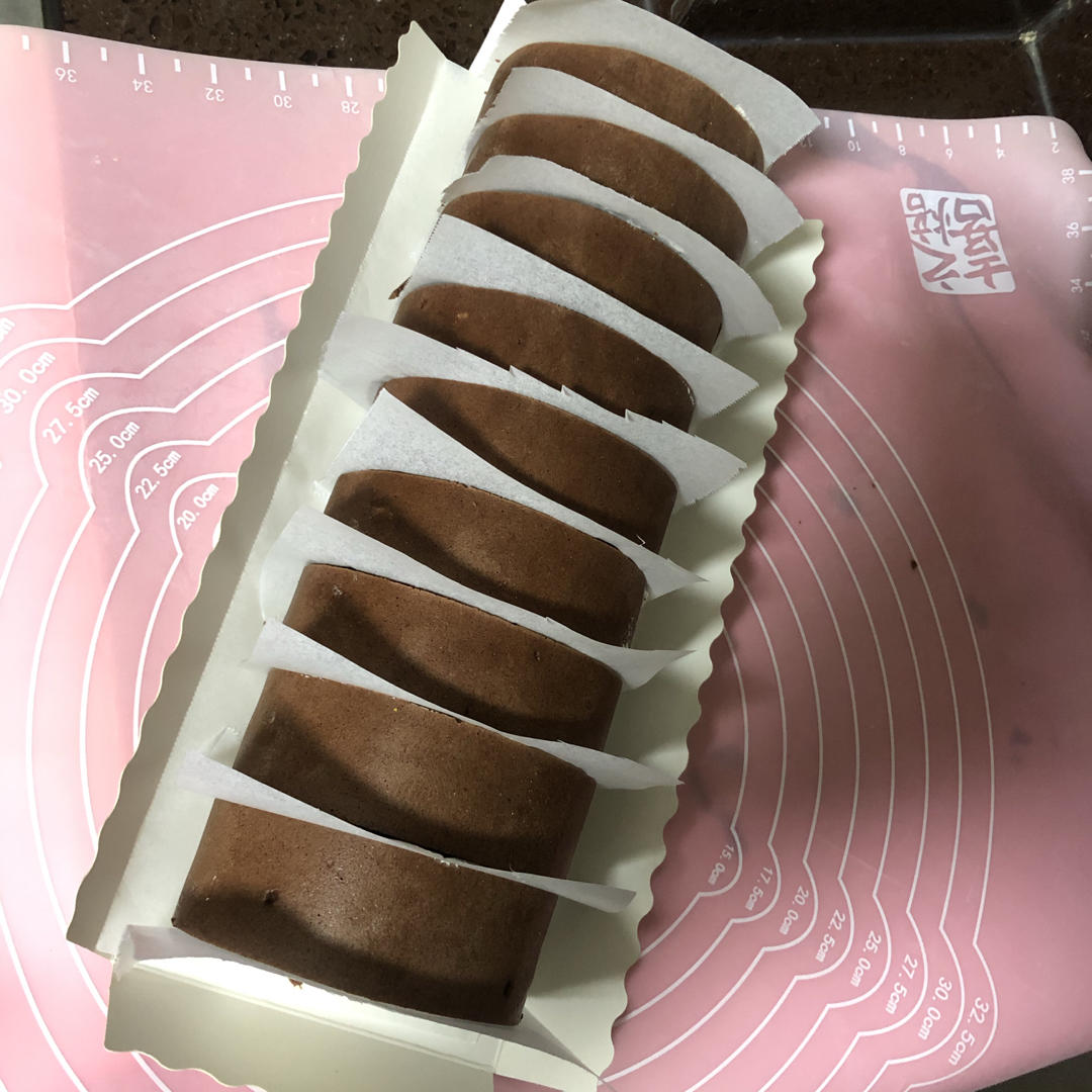 超浓郁卷不裂的巧克力蛋糕卷