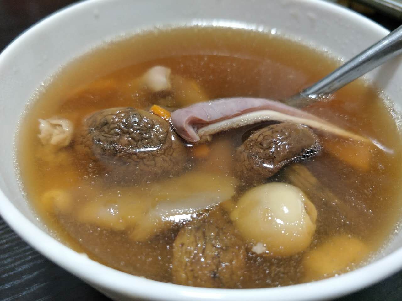 健脾药膳——四神猪肚红菇汤的做法