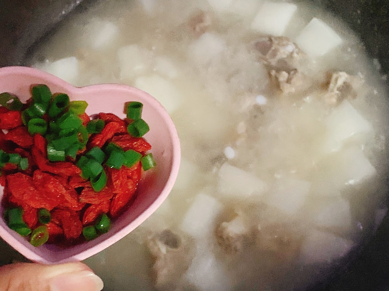 冬季养生汤❗️汤鲜味美～萝卜排骨汤的做法 步骤6