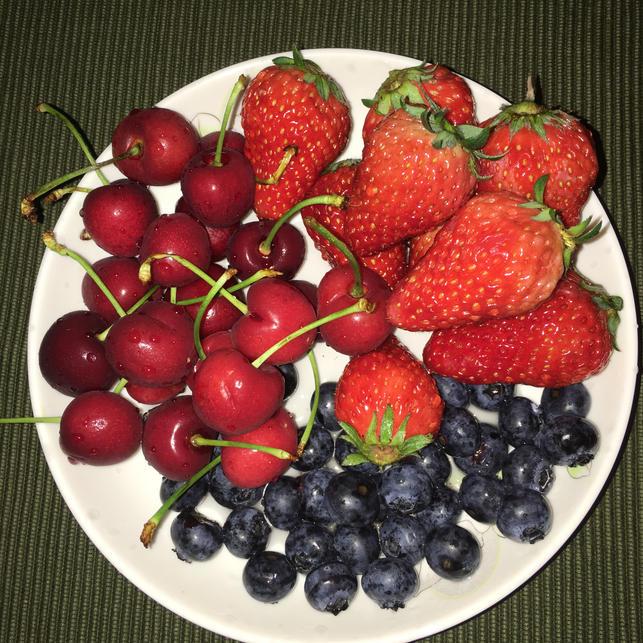 清晨的小麋鹿做的夏日果盘