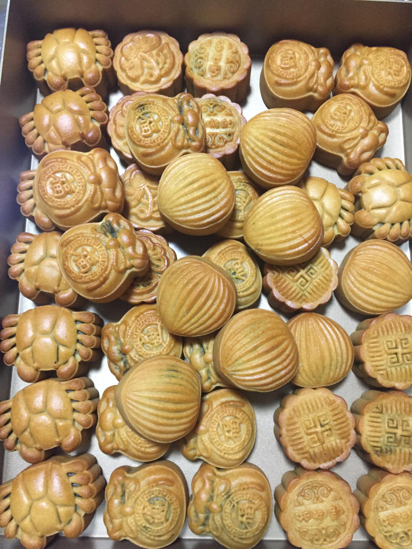 黑芝麻蛋黄月饼