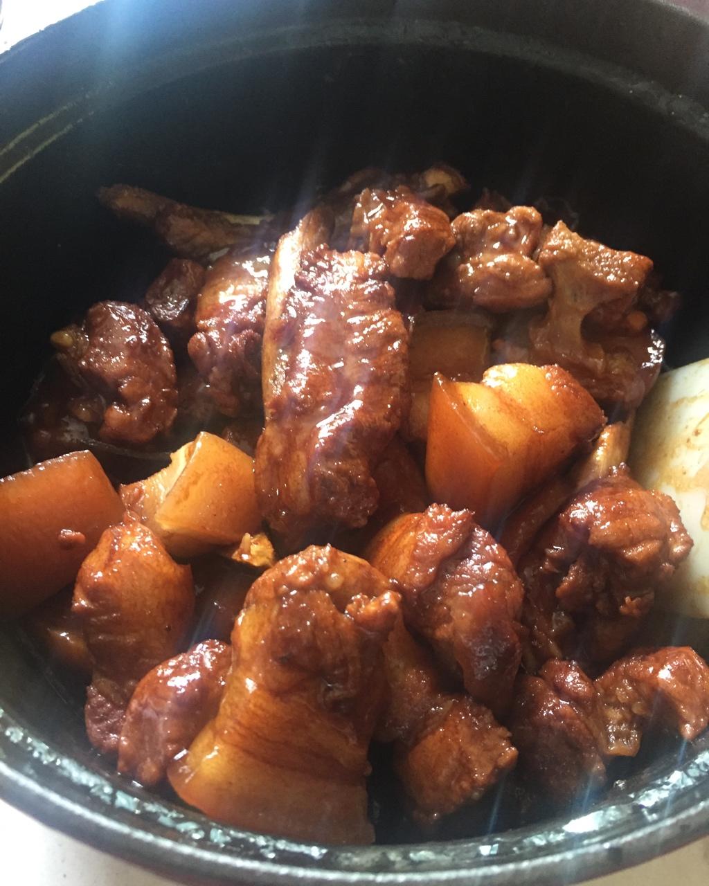 吃着碗里望着锅里的红烧肉