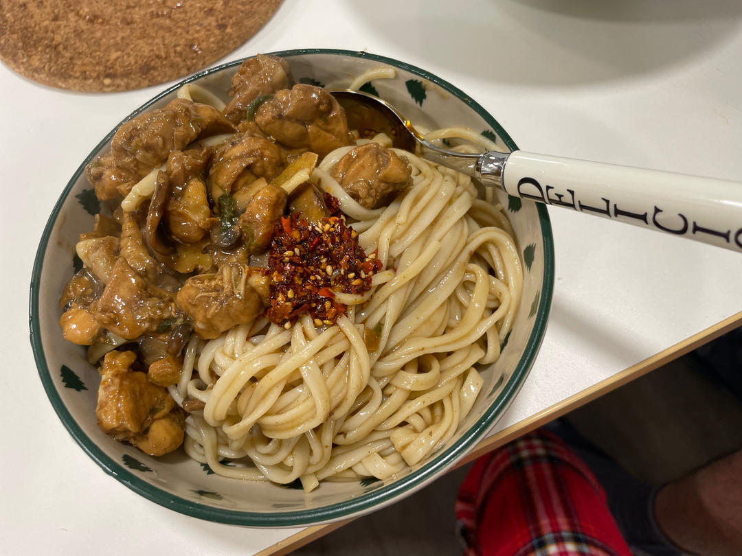 快手香菇鸡肉面