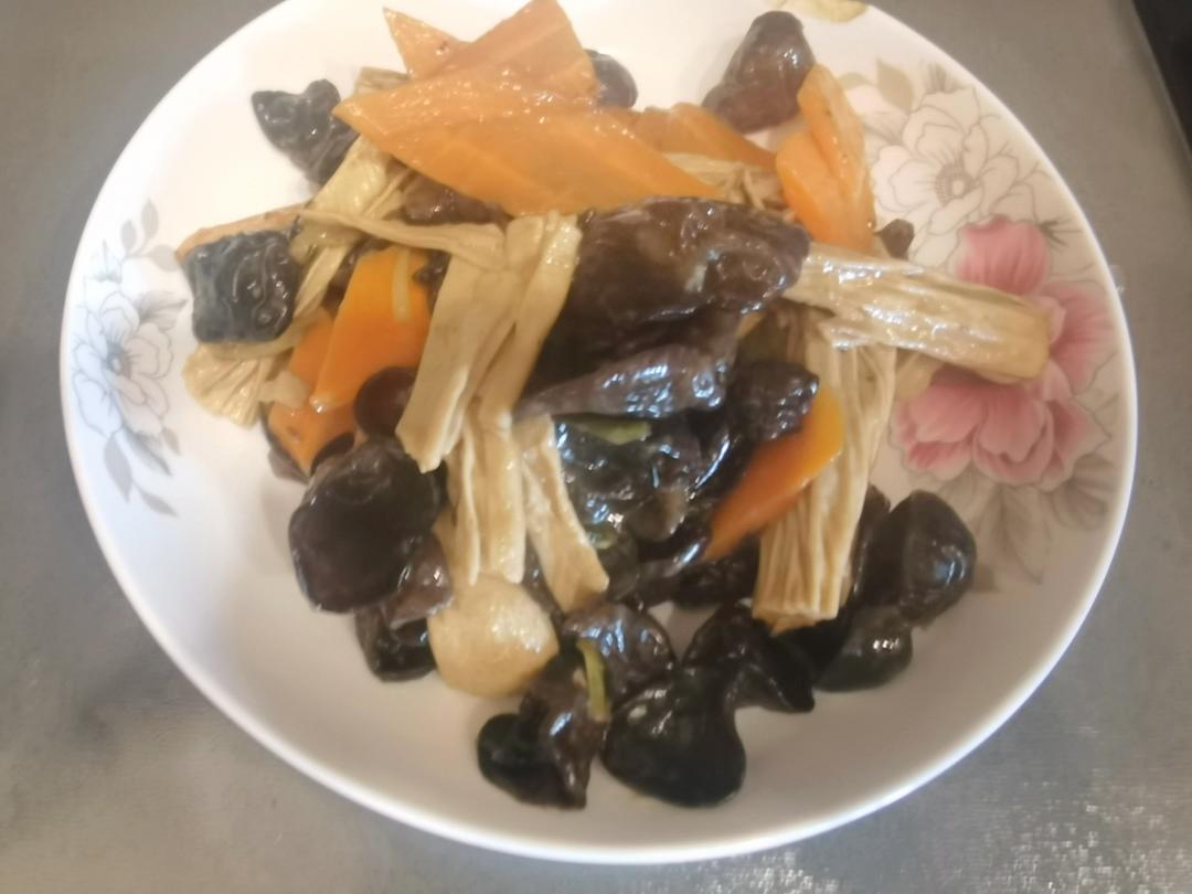 家常小炒木耳炒腐竹