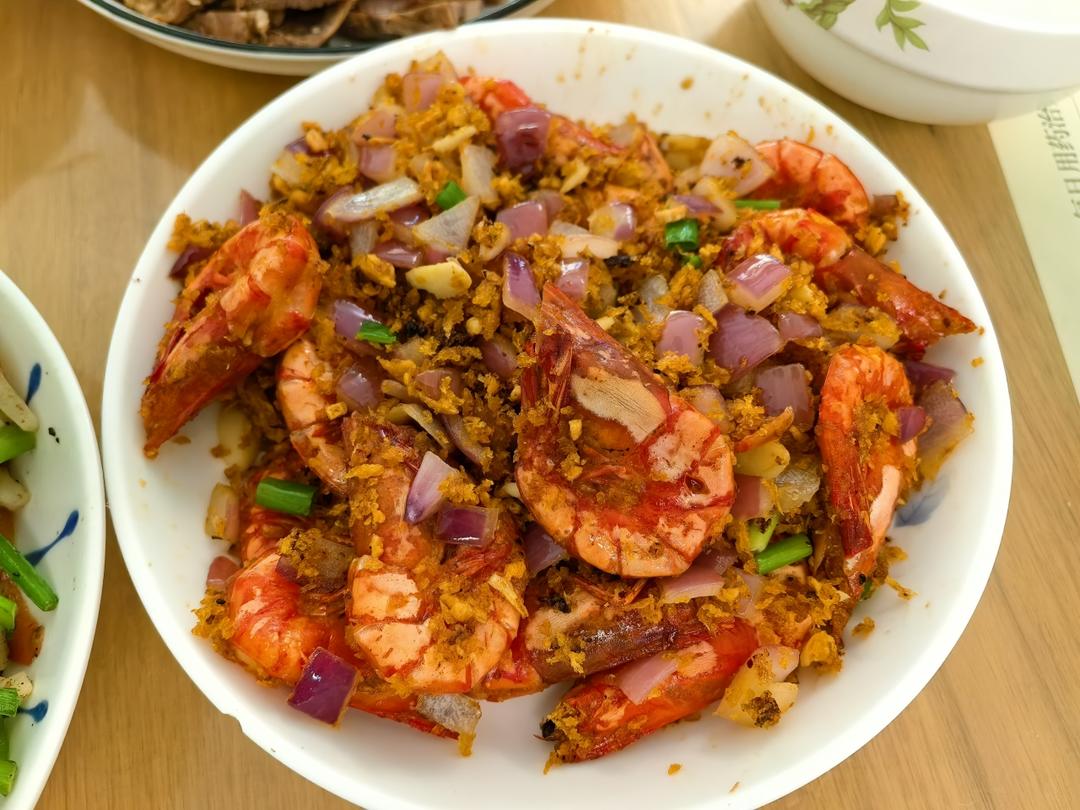 正宗港式风味，避风塘炒虾