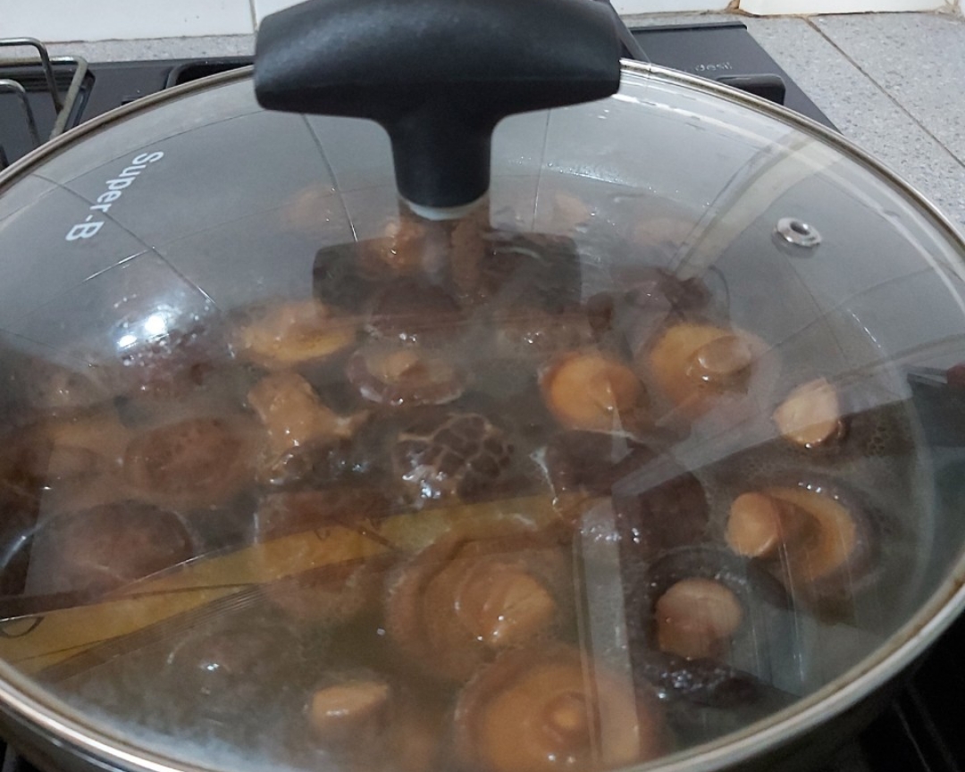 简单快手菜系列之                     蚝油香菇扒菠菜的做法 步骤3